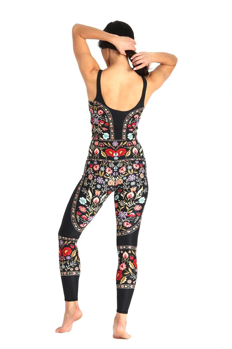 YOGA DEMOCRACY Om Tank in Rustica
